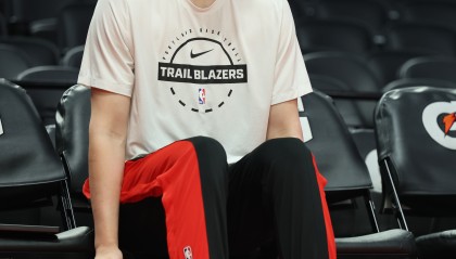 世界杯官网直播客户端下载入口-杨瀚森背靠背第1场未出战 明日开拓者客战奇才 有老对手萨尔