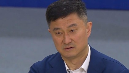 世界杯客户端升级说明-轰下45+19+11！广东内线又又被吊打，萨林杰戴耳机玩手机引争议